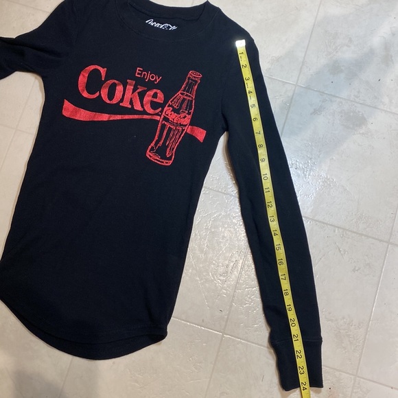 Coke Logo Thermal🔥 Black with Shimmering RED COKE Logo! Junior Size med - Picture 8 of 10